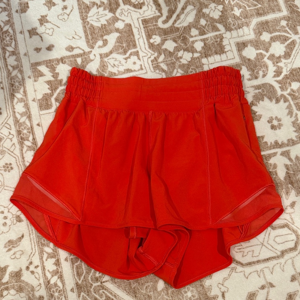 Lululemon High Rise Hotty Hot Shorts 2.5"